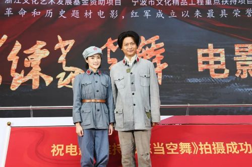 谁持彩练当空舞