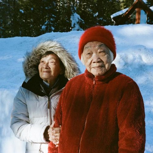 奶奶跟外婆