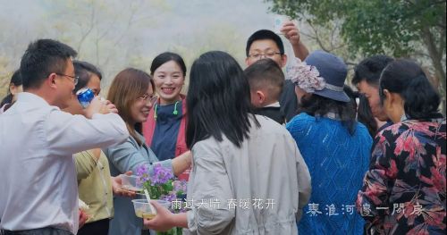秦淮河边一间房