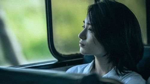 青春并不温柔