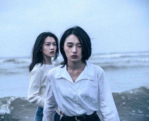 青春并不温柔