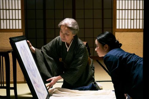 湖畔的女人们