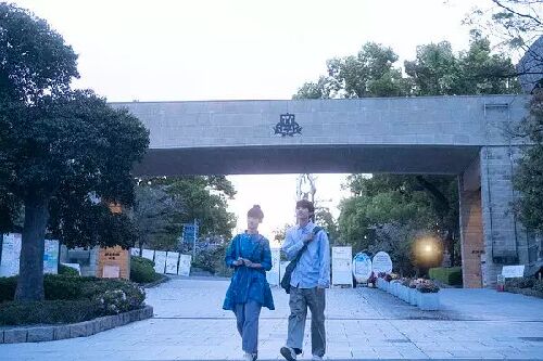 最爱今日天空，我却无法言明