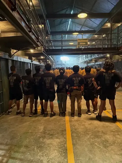 牢笼鬼魂