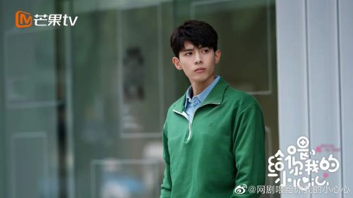 慕先生，请按小说来