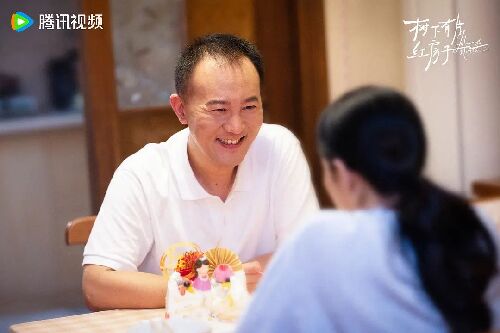 树下有片红房子