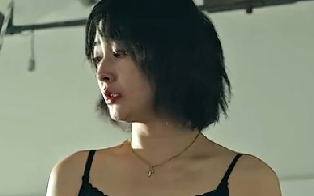 富婆为情人报仇，烂尾楼铁链锁住赤身凶手！
