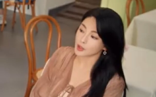 渣男前夫花言巧语骗孩子！前妻拿起番茄汁霸气泼头