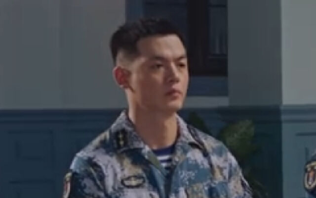 爱上海军蓝
